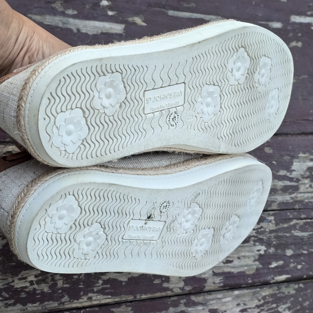 St. John's Bay Women's Tan and Cream Loafers Sz 8 - Picture 6 of 11